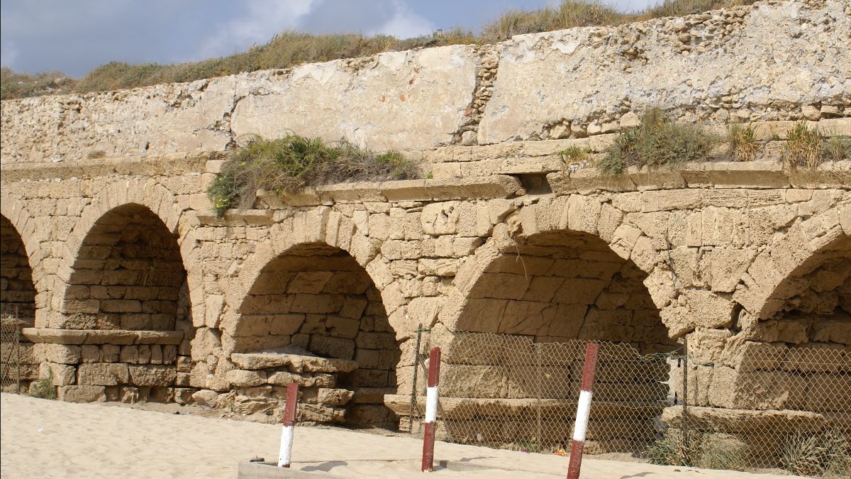 2 C.LetermeCaesarea2012